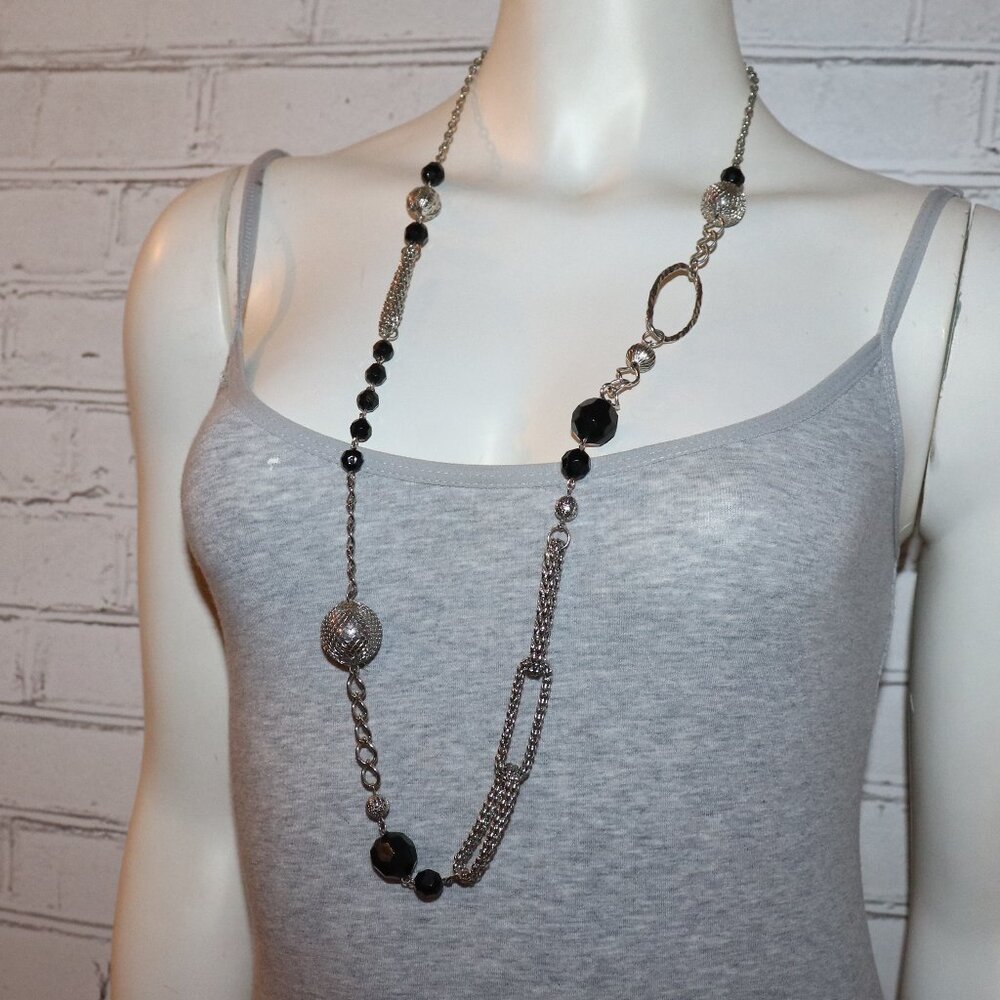 Beautiful silver and black statement necklace 37"